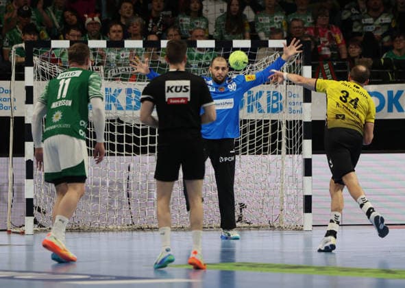 GER HBL Season 2025 2026 FÜCHSE Berlin vs TV Stuttgart, 15 02 26, Max Schmeling Halle, Berlin, Kai HÄFNER TVB Stuttgart 34 fails from the seven-meter spot against Dejan MILOSAVLJEV Füchse Berlin 96