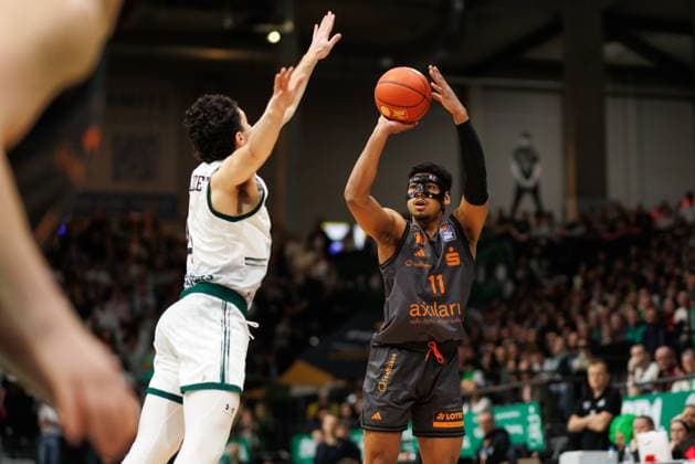 Kostja Mushidi Chemnitz 99ers in duel with Clayton Guillozet Gladiators Trier , Vet Concept Gladiators Trier vs Chemnitz 99ers, Basketball, easyCredit BBL, Matchday 20, Season 2025 2026, 15 02 2026 Vet Concept Gladiators Trier vs Chemnitz 99ers, Basketball, easyCredit BBL, Matchday 20, Season 2025 2026, 15 02 2026 Copyright: xEibner-Pressefoto AlexanderxNeisx EP_ANS