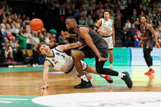 Steven Ashworth Gladiators Trier in duel with John Newman III Chemnitz 99ers , Vet Concept Gladiators Trier vs Chemnitz 99ers, Basketball, easyCredit BBL, Matchday 20, Season 2025 2026, 15 02 2026 Vet Concept Gladiators Trier vs Chemnitz 99ers, Basketball, easyCredit BBL, Matchday 20, Season 2025 2026, 15 02 2026 Copyright: xEibner-Pressefoto AlexanderxNeisx EP_ANS