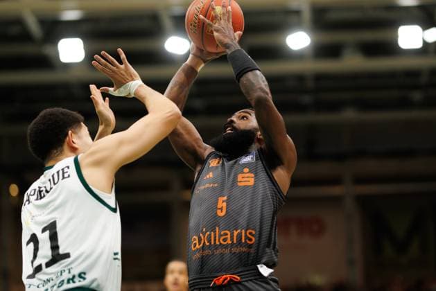 Corey Davis Chemnitz 99ers in duel with Evans Rapieque Gladiators Trier , Vet Concept Gladiators Trier vs Chemnitz 99ers, Basketball, easyCredit BBL, Matchday 20, Season 2025 2026, 15 02 2026 Vet Concept Gladiators Trier vs Chemnitz 99ers, Basketball, easyCredit BBL, Matchday 20, Season 2025 2026, 15 02 2026 Copyright: xEibner-Pressefoto AlexanderxNeisx EP_ANS