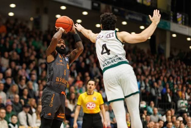 Corey Davis Chemnitz 99ers in duel with Clayton Guillozet Gladiators Trier , Vet Concept Gladiators Trier vs Chemnitz 99ers, Basketball, easyCredit BBL, Matchday 20, Season 2025 2026, 15 02 2026 Vet Concept Gladiators Trier vs Chemnitz 99ers, Basketball, easyCredit BBL, Matchday 20, Season 2025 2026, 15 02 2026 Copyright: xEibner-Pressefoto AlexanderxNeisx EP_ANS