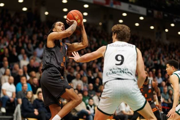 Kevin Yebo Chemnitz 99ers in a duel with Marco Hollersbacher Gladiators Trier , Vet Concept Gladiators Trier vs Chemnitz 99ers, Basketball, easyCredit BBL, Matchday 20, Season 2025 2026, 15 02 2026 Vet Concept Gladiators Trier vs Chemnitz 99ers, Basketball, easyCredit BBL, Matchday 20, Season 2025 2026, 15 02 2026 Copyright: xEibner-Pressefoto AlexanderxNeisx EP_ANS