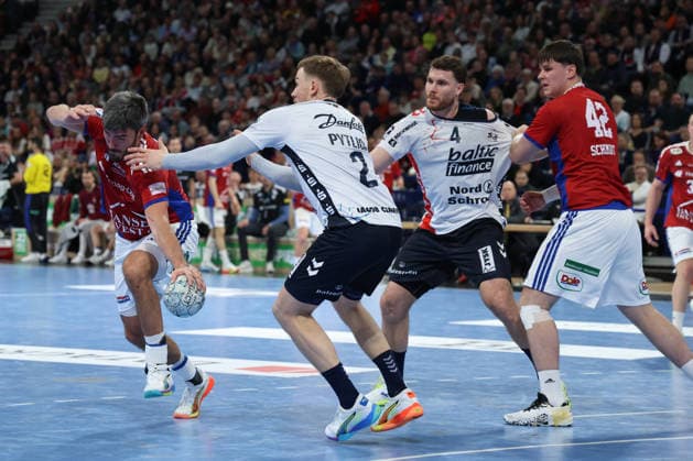 2026 02 15 xfsx Handballl 1 Bundesliga Hamburger Sportverein Handball SG Flensburg Handewitt v l Jacob Lassen 9, HSV Hamburg Handball , Simon Pytlick 2, SG Flensburg Handewitt , Johannes Golla 4, SG Flensburg Handewitt , Jan Christian Schmidt 42, HSV Hamburg Handball in aktion, in action Copyright: HMBxMedia FernandoxSoares