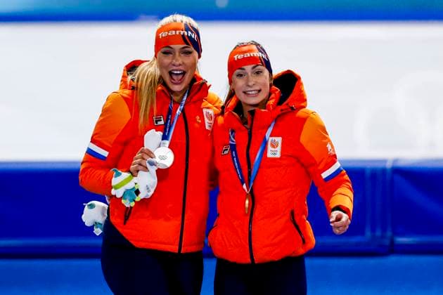 second Jutta Leerdam of the Netherlands and winner Femke Kok of the Netherlands smiling during the medal ceremony after Women s 500m, Milano Cortina 2026 Winter Olympics: Day 9, Speed skating, Eisschnelllauf - Milano Cortina 2026 Winter Olympics: Day 9, Milano Speed Skating Stadium, February 15, 2026, Milan, Italy.