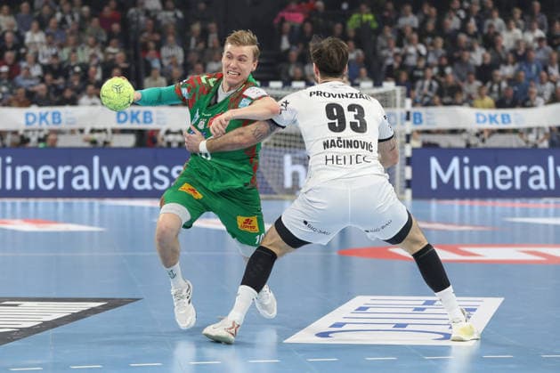 15 02 2026, xgox, Handball Daikin HBL THW Kiel SC Magdeburg emspor, v l Gisli Thorgeir Kristjansson Magdeburg, 10 , Veron Nacinovic Kiel, 93 duel, duel, fight, tackle Kiel