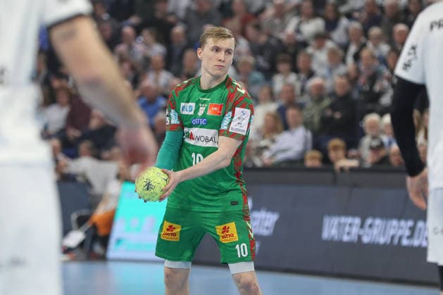 15 02 2026, xgox, Handball Daikin HBL THW Kiel SC Magdeburg emspor, v l Gisli Thorgeir Kristjansson Magdeburg, 10 am Ball, plays the ball Kiel