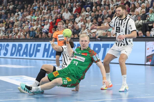 15 02 2026, xgox, Handball Daikin HBL THW Kiel SC Magdeburg emspor, v l Magnus Saugstrup Magdeburg, 23 throws goal, goal scorer, scores goal, scores the goal Kiel