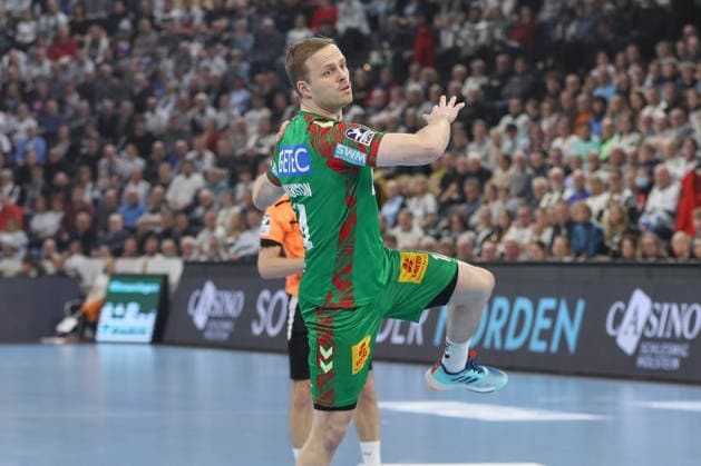 15 02 2026, xgox, Handball Daikin HBL THW Kiel SC Magdeburg emspor, v l Omar Ingi Magnusson Magdeburg, 14 at the seven-meter Kiel