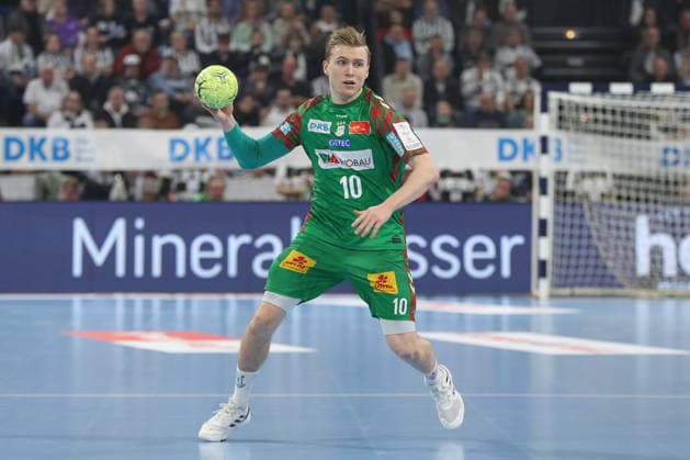 15 02 2026, xgox, Handball Daikin HBL THW Kiel SC Magdeburg emspor, v l Gisli Thorgeir Kristjansson Magdeburg, 10 am Ball, plays the ball Kiel