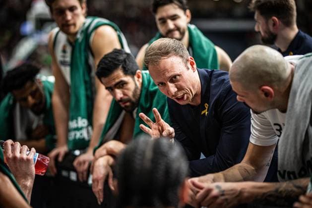 Jacques Schneider Gladiators Trier with team during timeout, Vet Concept Gladiators Trier vs Chemnitz 99ers, Basketball, easyCredit BBL, Matchday 20, Season 2025 2026, 15 02 2026 Vet Concept Gladiators Trier vs Chemnitz 99ers, Basketball, easyCredit BBL, Matchday 20, Season 2025 2026, 15 02 2026 Copyright: xEibner-Pressefoto AlexanderxNeisx EP_ANS