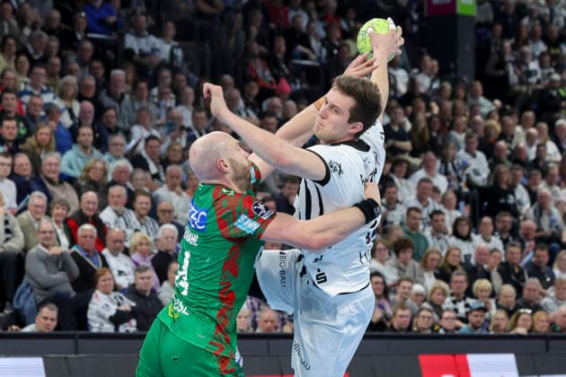 Oscar Bergendahl SC Magdeburg and Nikola Bilyk THW Kiel battle for the ball, DAIKIN Handball Bundesliga, THW Kiel v SC Magdeburg, Wunderino Arena on February 15, 2026 in Kiel, Germany Photo by Marco Steinbrenner DeFodi Images Oscar Bergendahl SC Magdeburg and Nikola Bilyk THW Kiel battle for the ball, DAIKIN Handball Bundesliga, THW Kiel v SC Magdeburg, Wunderino Arena, February 15, 2026 in Kiel, Germany Photo by Marco Steinbrenner DeFodi Images