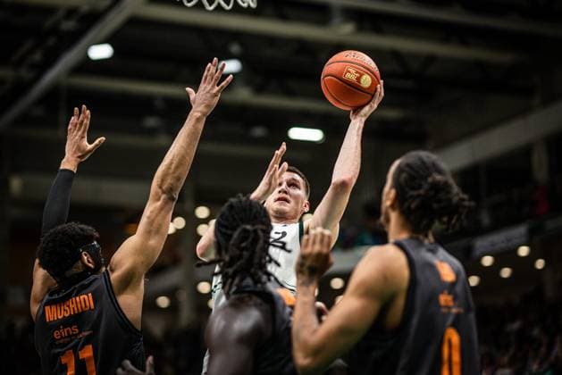 Marten Linssen Gladiators Trier in a duel with Kostja Mushidi Chemnitz 99ers , Nike Sibande Chemnitz 99ers and Kevin Yebo Chemnitz 99ers , Vet Concept Gladiators Trier vs Chemnitz 99ers, Basketball, easyCredit BBL, Matchday 20, Season 2025 2026, 15 02 2026 Vet Concept Gladiators Trier vs Chemnitz 99ers, Basketball, easyCredit BBL, Matchday 20, Season 2025 2026, 15 02 2026 Copyright: xEibner-Pressefoto AlexanderxNeisx EP_ANS
