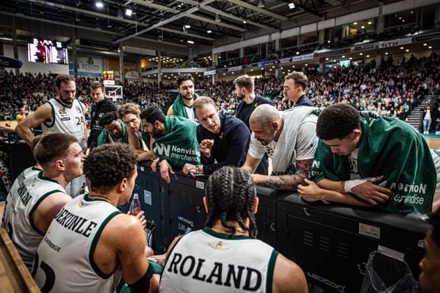 Jacques Schneider Gladiators Trier with team during timeout, Vet Concept Gladiators Trier vs Chemnitz 99ers, Basketball, easyCredit BBL, Matchday 20, Season 2025 2026, 15 02 2026 Vet Concept Gladiators Trier vs Chemnitz 99ers, Basketball, easyCredit BBL, Matchday 20, Season 2025 2026, 15 02 2026 Copyright: xEibner-Pressefoto AlexanderxNeisx EP_ANS
