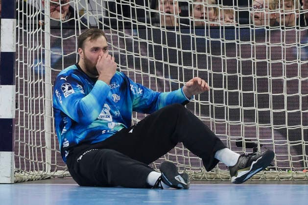 Goalkeeper Andreas Wolff THW Kiel touches his nose after being hit in the face and then goes to the bench, DAIKIN Handball Bundesliga, THW Kiel v SC Magdeburg, Wunderino Arena on February 15, 2026 in Kiel, Germany Photo by Marco Steinbrenner DeFodi Images Torhueter Andreas Wolff THW Kiel touches his nose after being hit in the face and then goes to the bench, DAIKIN Handball Bundesliga, THW Kiel v SC Magdeburg, Wunderino Arena, February 15, 2026 in Kiel, Germany Photo by Marco Steinbrenner DeFodi Images