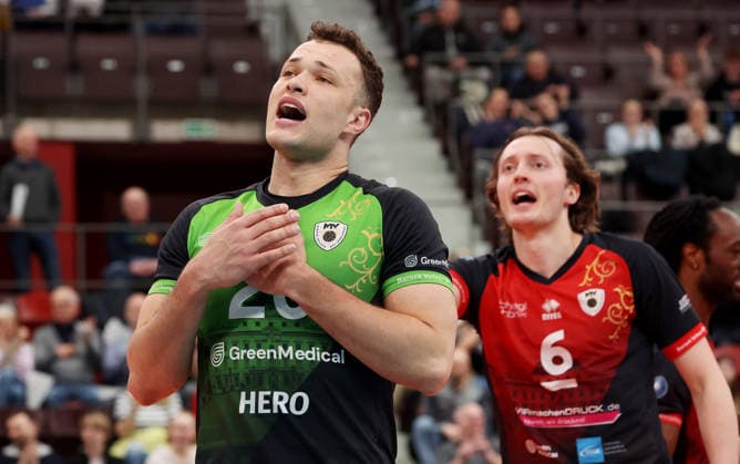 15 02 2026, Germany, Ludwigsburg Volleyball Barock Volleys MTV Ludwigsburg vs Berlin Recycling Volleys, f l Jeffrey Klok, Ben Simon Bonin LB disappointed