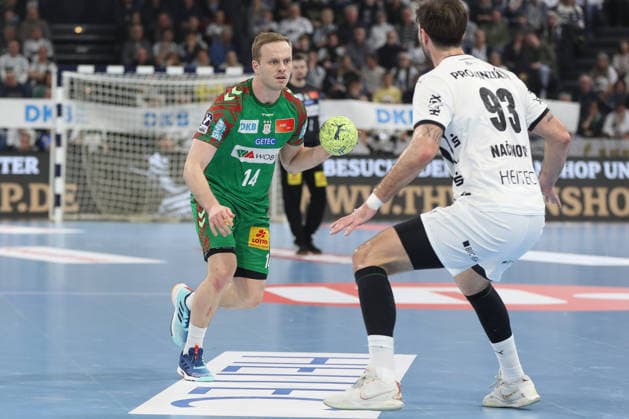 15 02 2026, xgox, Handball Daikin HBL THW Kiel SC Magdeburg emspor, v l Omar Ingi Magnusson Magdeburg, 14 , Veron Nacinovic Kiel, 93 duel, duel, fight, tackle Kiel