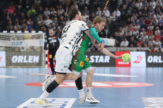 15 02 2026, xgox, Handball Daikin HBL THW Kiel SC Magdeburg emspor, v l Veron Nacinovic Kiel, 93 , Gisli Thorgeir Kristjansson Magdeburg, 10 duel, duel, fight, tackle Kiel