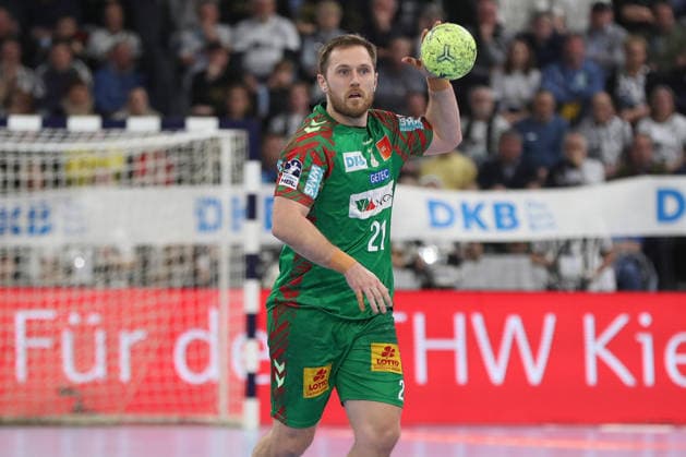 15 02 2026, xgox, Handball Daikin HBL THW Kiel SC Magdeburg emspor, v l Albin Lagergren Magdeburg, 21 on the ball, plays the ball Kiel