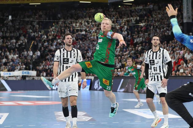 15 02 2026, xgox, Handball Daikin HBL THW Kiel SC Magdeburg emspor, v l Magnus Saugstrup Magdeburg, 23 throws goal, goal scorer, scores goal, scores the goal Kiel