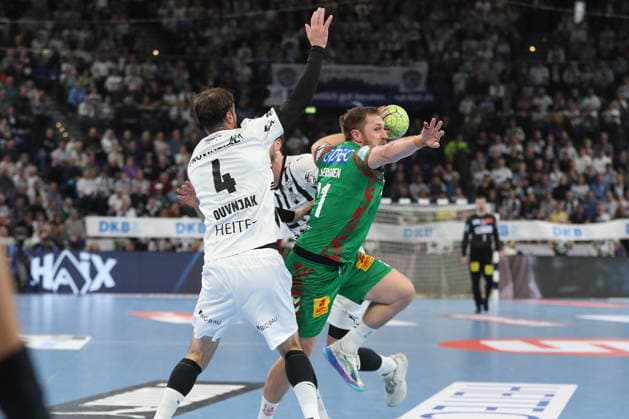 15 02 2026, xgox, Handball Daikin HBL THW Kiel SC Magdeburg emspor, v l Domagoj Duvnjak Kiel, 4 , Albin Lagergren Magdeburg, 21 duel, duel, fight, tackle Kiel