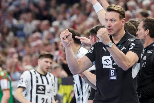 Coach Filip Jicha THW Kiel cheers, DAIKIN Handball Bundesliga, THW Kiel v SC Magdeburg, Wunderino Arena on February 15, 2026 in Kiel, Germany Photo by Marco Steinbrenner DeFodi Images Coach Filip Jicha THW Kiel cheers, DAIKIN Handball Bundesliga, THW Kiel v SC Magdeburg, Wunderino Arena, February 15, 2026 in Kiel, Germany Photo by Marco Steinbrenner DeFodi Images