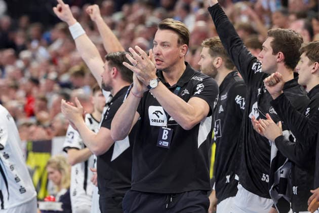 Coach Filip Jicha THW Kiel cheers, DAIKIN Handball Bundesliga, THW Kiel v SC Magdeburg, Wunderino Arena on February 15, 2026 in Kiel, Germany Photo by Marco Steinbrenner DeFodi Images Coach Filip Jicha THW Kiel cheers, DAIKIN Handball Bundesliga, THW Kiel v SC Magdeburg, Wunderino Arena, February 15, 2026 in Kiel, Germany Photo by Marco Steinbrenner DeFodi Images
