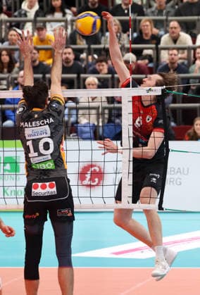 15 02 2026, Germany, Ludwigsburg Volleyball Barock Volleys MTV Ludwigsburg vs Berlin Recycling Volleys, Ben Simon Bonin LB, right