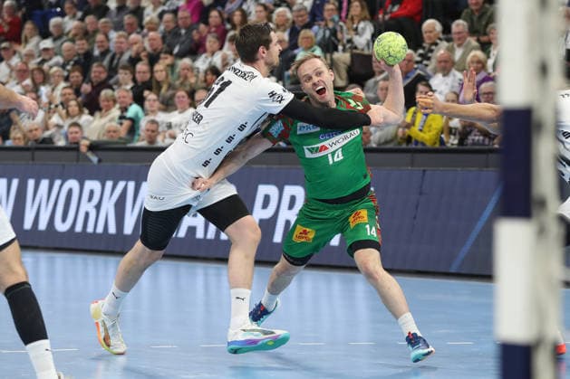15 02 2026, xgox, Handball Daikin HBL THW Kiel SC Magdeburg emspor, v l Hendrik Pekeler Kiel, 61 , Omar Ingi Magnusson Magdeburg, 14 duel, duel, fight, tackle Kiel