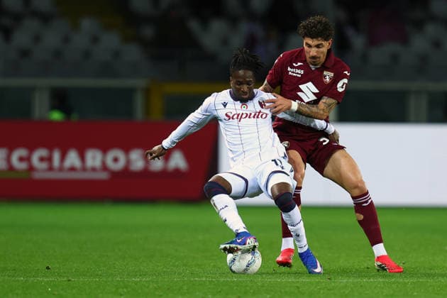 Jonathan Rowe (Bologna Fc) und Luca Marianucci (Torino Fc) battle for the ball, Serie A, Torino FC v Bologna FC 1909 , Olimpico, February 15, 2026, Turin, Italy.