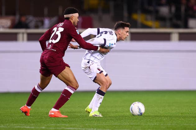 Juan Miranda (Bologna Fc) und Saul Coco (Torino Fc) battle for the ball, Serie A, Torino FC v Bologna FC 1909 , Olimpico, February 15, 2026, Turin, Italy.