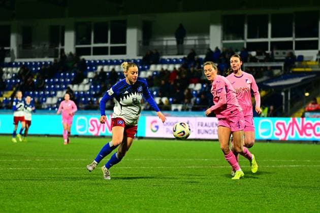 Lisa Doorn 14 TSG Hoffenheim and Lisann Kaut 4 TSG Hoffenheim defend against Sophie Hillebrand 22 Hamburger SV in a duel for the ball GPFBL TSG Hoffenheim Hamburger SV Copyright: xMichaelxGelhardtx