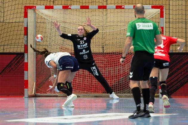 Gabriella Toeth Motherson Mosonmagyarovari KC, 96 , in 7m against Laura Kuske Thueringer HC, 11 GER, Thueringer HC vs Motherson Mosonmagyarovari KC , Handball, EHF European League Women, Group Phase , Season 2025 2026, 15 02 2026 GER, Thueringer HC vs Motherson Mosonmagyarovari KC , Handball, EHF European League Women, Group Phase , Season 2025 2026, 15 02 2026 Bad Langensalza Copyright: xEibner-Pressefoto MartinxHerbstx EP_MHT