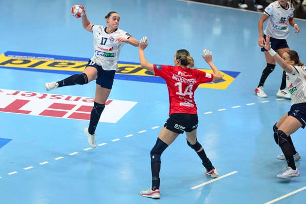 Anna Kukely Motherson Mosonmagyarovari KC, 17 , Anika Niederwieser Thueringer HC, 14 GER, Thueringer HC vs Motherson Mosonmagyarovari KC , Handball, EHF European League Women, Group Phase , Season 2025 2026, 15 02 2026 GER, Thueringer HC vs Motherson Mosonmagyarovari KC , Handball, EHF European League Women, Group Phase , Season 2025 2026, 15 02 2026 Bad Langensalza Copyright: xEibner-Pressefoto MartinxHerbstx EP_MHT