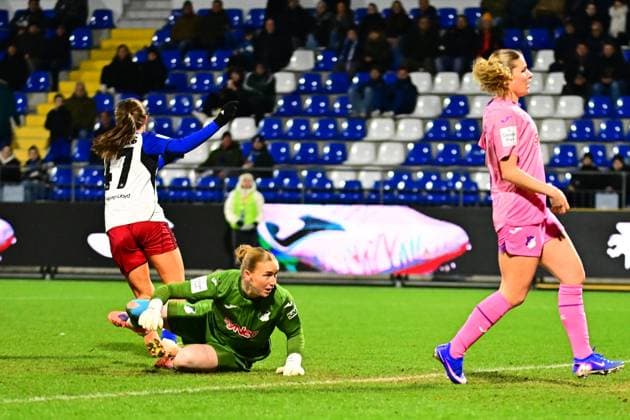 Laura Dick 1 TSG Hoffenheim saves the shot, while Emilie Byrnak 3 TSG Hoffenheim protects the defense GPFBL TSG Hoffenheim Hamburger SV Copyright: xMichaelxGelhardtx