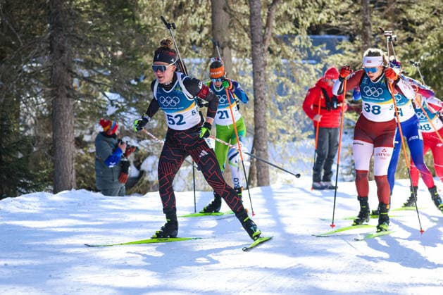 Antholz, Italien 15. Februar 2026: Biathlon Verfolgung Frauen 12,5 km - Olympia 2026 Im Bild: v.li. Selina Grotian (GER) und Sanita Bulina (LAT) Anterselva Biathlon Arena *** Antholz, Italy 15 February 2026 Biathlon Pursuit Women 12.5 km Olympic Games 2026 Pictured from left Selina Grotian GER and Sanita Bulina LAT Anterselva Biathlon Arena Copyright: xFotostandx xHettichx