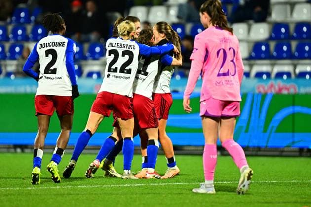 Sophie Hillebrand 22 Hamburger SV , Magou Doucoure 2 Hamburger SV and other players celebrate as Franziska Harsch 17 TSG Hoffenheim looks on GPFBL TSG Hoffenheim Hamburger SV Copyright: xMichaelxGelhardtx