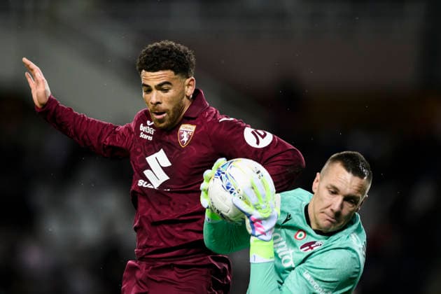 Torino FC v Bologna FC - Serie A Che Adams of Torino FC competes for the ball with Lukasz Skorupski of Bologna FC during the Serie A football match between Torino FC and Bologna FC. Turin Italy Copyright: xNicolòxCampox