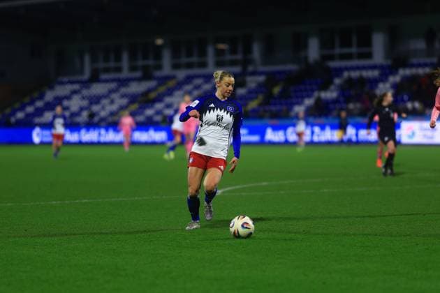 Sophie Hillebrand 22 Hamburger SV with ball in action on the pitch GPFBL TSG Hoffenheim Hamburger SV Copyright: xMichaelxGelhardtx