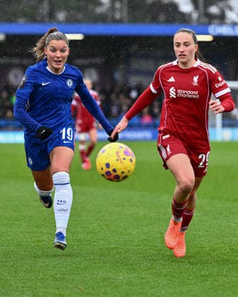 Johanna Rytting Kaneryd (19 Chelsea) and Alejandra Bernabe (29 Liverpool) in action during the Barclays Women s Super League match between Chelsea and Liverpool at Kingsmeadow on February 15, 2026 in Kingston upon Thames, England. (Photo by Yaroslav Dunka Sports Press Photo) Copyright: xYaroslavxDunkax xSPPx Sportspressphoto_SPR93231