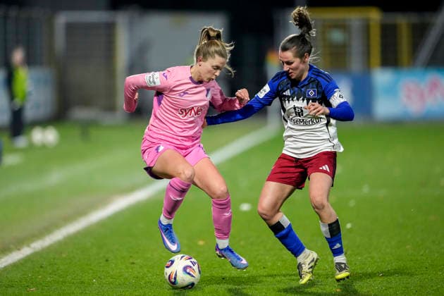 v li Valesca Ampoorter TSG, 18 , Pauline Machtens HSV, 28 , duel, duel, tackle, tackling, dynamics, action, action, 15 02 2026, Sinsheim Hoffenheim Germany , Football, Google Pixel Women Bundesliga, TSG 1899 Hoffenheim Hamburger SV, DFB DFL REGULATIONS PROHIBIT ANY USE OF PHOTOGRAPHS AS IMAGE SEQUENCES AND OR QUASI VIDEO xozx
