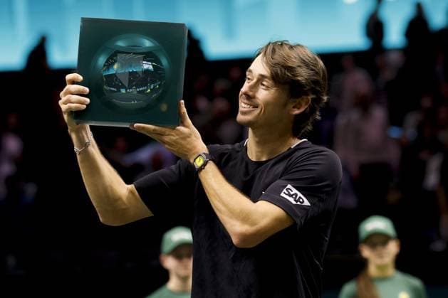 ROTTERDAM - Alex de Minaur (Australia) celebrates his victory against Felix Auger-Aliassime (Canada) during the singles final on the final day of the ABN AMRO tennis tournament in Ahoy Rotterdam. BAS CZERWINSKI ANP xVIxANPxSportx xxANPxIVx 550803270 originalFilename: 550803270.jpg