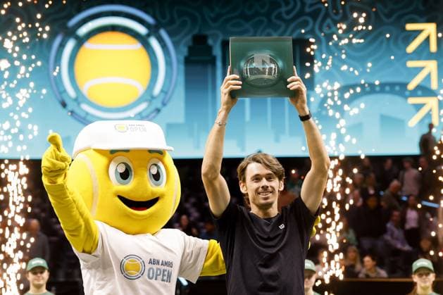 ROTTERDAM - Alex de Minaur (Australia) celebrates his victory against Felix Auger-Aliassime (Canada) during the singles final on the final day of the ABN AMRO tennis tournament in Ahoy Rotterdam. BAS CZERWINSKI ANP xVIxANPxSportx xxANPxIVx 550803321 originalFilename: 550803321.jpg