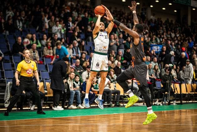 Jordan Roland Gladiators Trier in duel with Corey Davis Chemnitz 99ers , Vet Concept Gladiators Trier vs Chemnitz 99ers, Basketball, easyCredit BBL, Matchday 20, Season 2025 2026, 15 02 2026 Vet Concept Gladiators Trier vs Chemnitz 99ers, Basketball, easyCredit BBL, Matchday 20, Season 2025 2026, 15 02 2026 Copyright: xEibner-Pressefoto AlexanderxNeisx EP_ANS