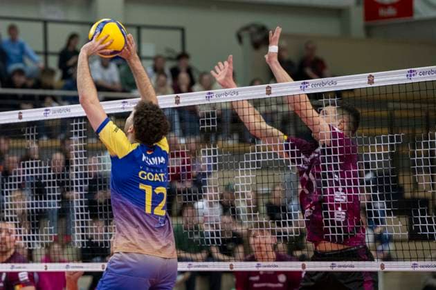 1 Volleyball Bundesliga Season 2025 2026 Cerebricks Volley Goats Mitteldeutschland vs Netzhoppers KW Halle, Germany February 15, 2026 In the picture from left Paul Klimm Bitterfeld and Theo Timmermann Netzhoppers Halle Saale swh Arena Sachsen Anhalt Germany