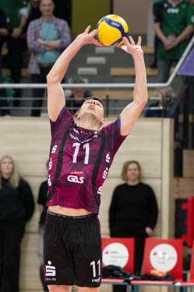 1 Volleyball Bundesliga season 2025 2026 Cerebricks Volley Goats Mitteldeutschland vs Netzhoppers KW Halle, Germany February 15, 2026 In the picture Theo Timmermann Netzhoppers with ball, Halle Saale swh Arena Sachsen Anhalt Germany