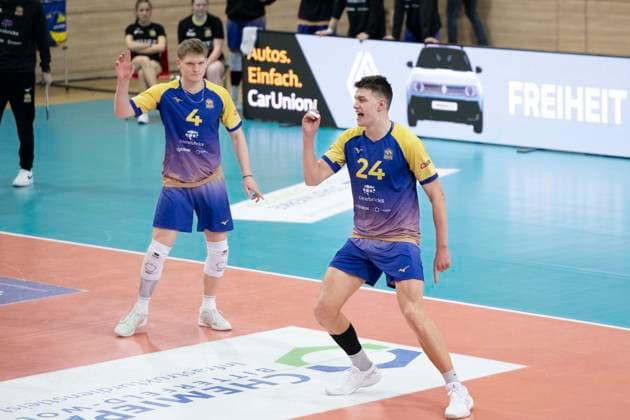 1 Volleyball Bundesliga Season 2025 2026 Cerebricks Volley Goats Mitteldeutschland vs Netzhoppers KW Halle, Germany February 15, 2026 In the picture from left Tom Borchert Bitterfeld and Clay Wieter Bitterfeld Halle Saale swh Arena Sachsen Anhalt Germany