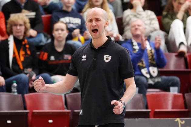 15 02 2026, Germany, Ludwigsburg Volleyball Barock Volleys MTV Ludwigsburg vs Berlin Recycling Volleys, Coach Hasse Mattila LB cheers and clenches his fist