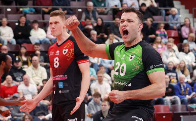 15 02 2026, Germany, Ludwigsburg Volleyball Barock Volleys MTV Ludwigsburg vs Berlin Recycling Volleys, Jeffery Klok LB, front cheers