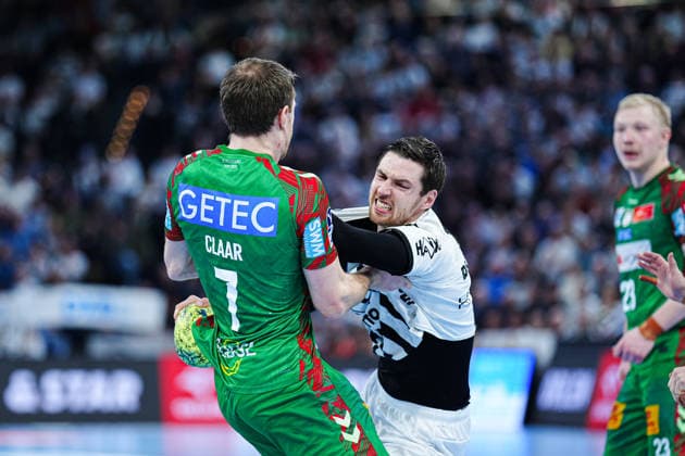 Felix Claar SC Magdeburg, 07 , Hendrik Pekeler THW Kiel, 61 GER, THW Kiel vs SC Magdeburg, Handball, 1 Bundesliga, Matchday 21, Season 2025 2026, 15 02 2026 GER, THW Kiel vs SC Magdeburg, Handball, 1 Bundesliga, Matchday 21, Season 2025 2026, 15 02 2026 Kiel Copyright: xEibner-Pressefoto MarcelxvonxFehrnx EP_MFN