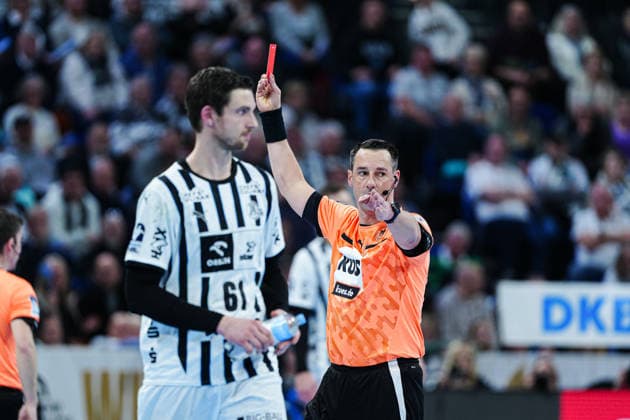 Red card sending off Hendrik Pekeler THW Kiel, 61 GER, THW Kiel vs SC Magdeburg, Handball, 1 Bundesliga, Matchday 21, Season 2025 2026, 15 02 2026 GER, THW Kiel vs SC Magdeburg, Handball, 1 Bundesliga, Matchday 21, Season 2025 2026, 15 02 2026 Kiel Copyright: xEibner-Pressefoto MarcelxvonxFehrnx EP_MFN